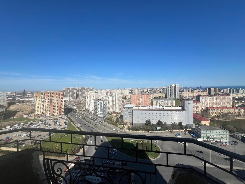 Bakı, Yasamal, 3 otaqlı, Köhnə tikili, m. İnşaatçılar, 136 kv. m
