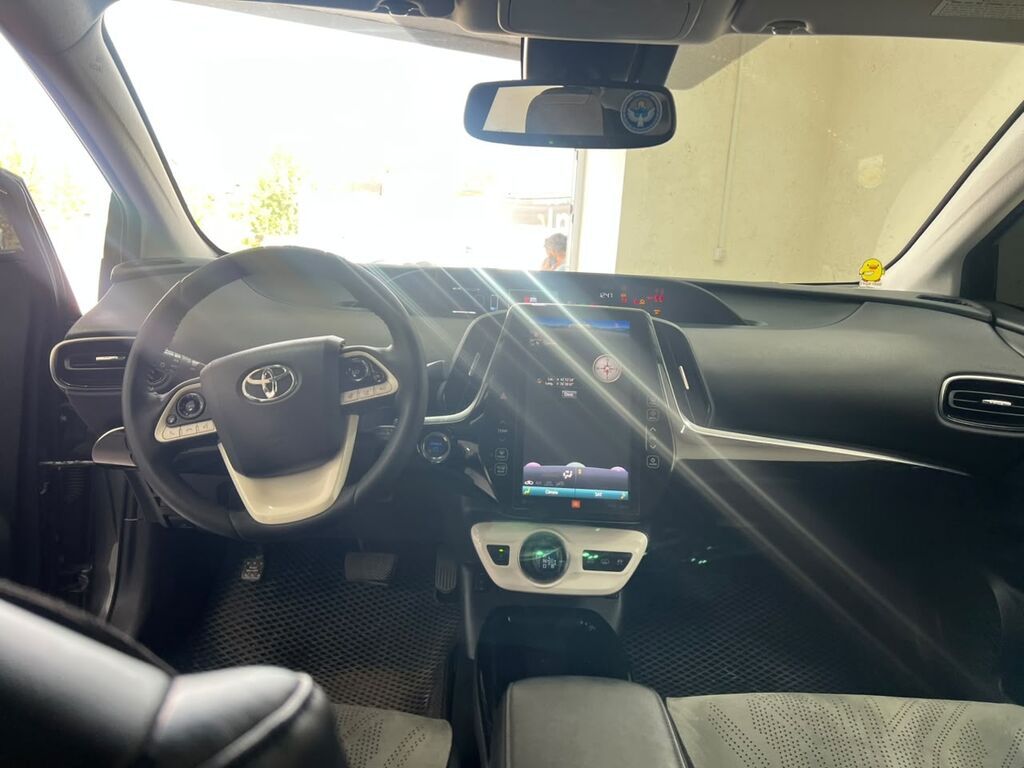Toyota Prius: 2018 г., Гибрид, Хэтчбэк: фото 3