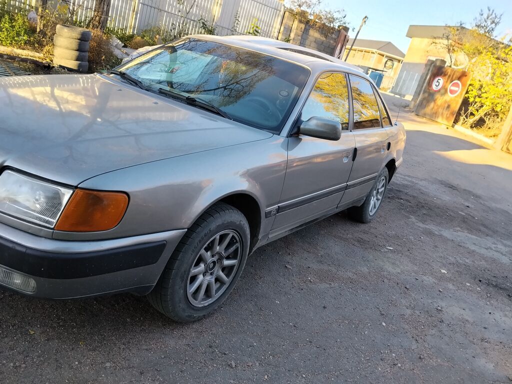 Audi 100: 1990 г., 2.3 л, Механика, Бензин, Седан: фото 2
