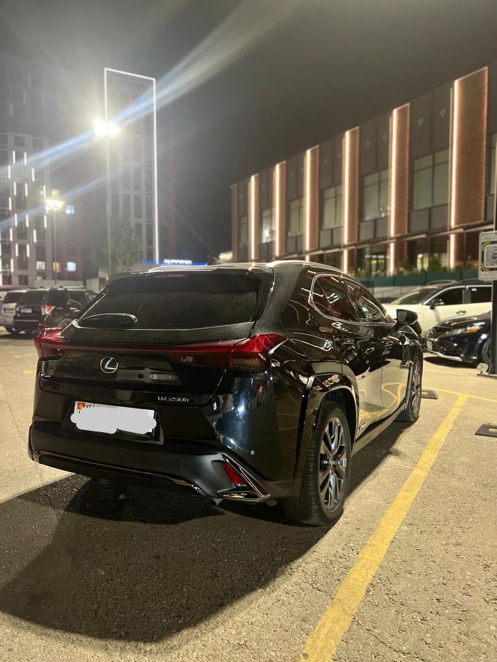 Lexus UX: 2021 г., 2 л, Гибрид, Кроссовер: фото 4