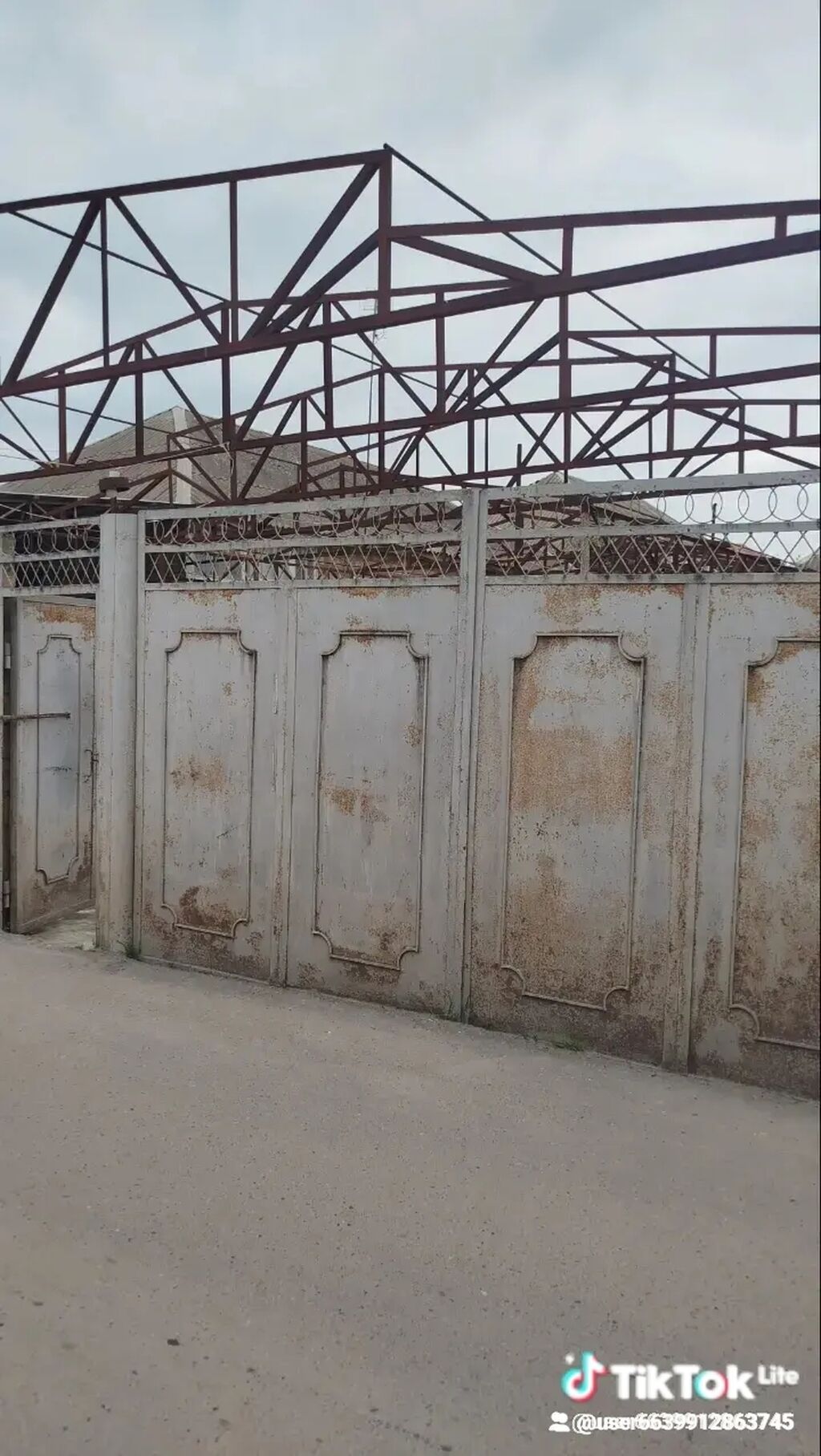 Satılır: həyəti olan fərdi yaşayış evi. Sabirabad şəhərinin tam
