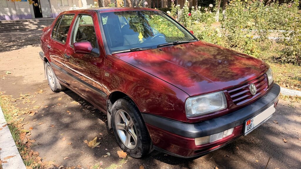 Volkswagen Vento: 1994 г., Бензин, Седан: фото 3