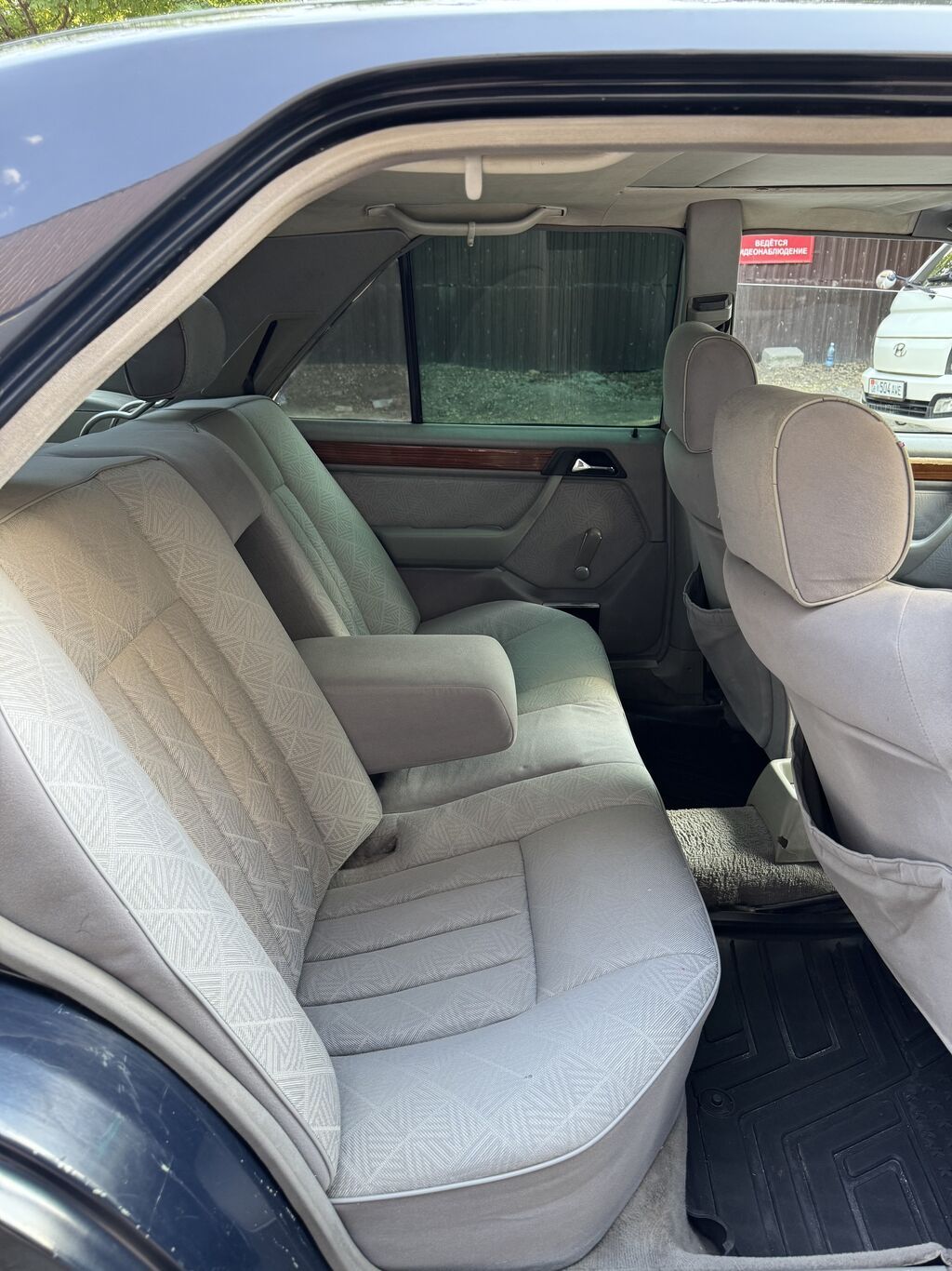 Mercedes-Benz W124: 1993 г., 2.2 л, Механика, Бензин, Седан: фото 6