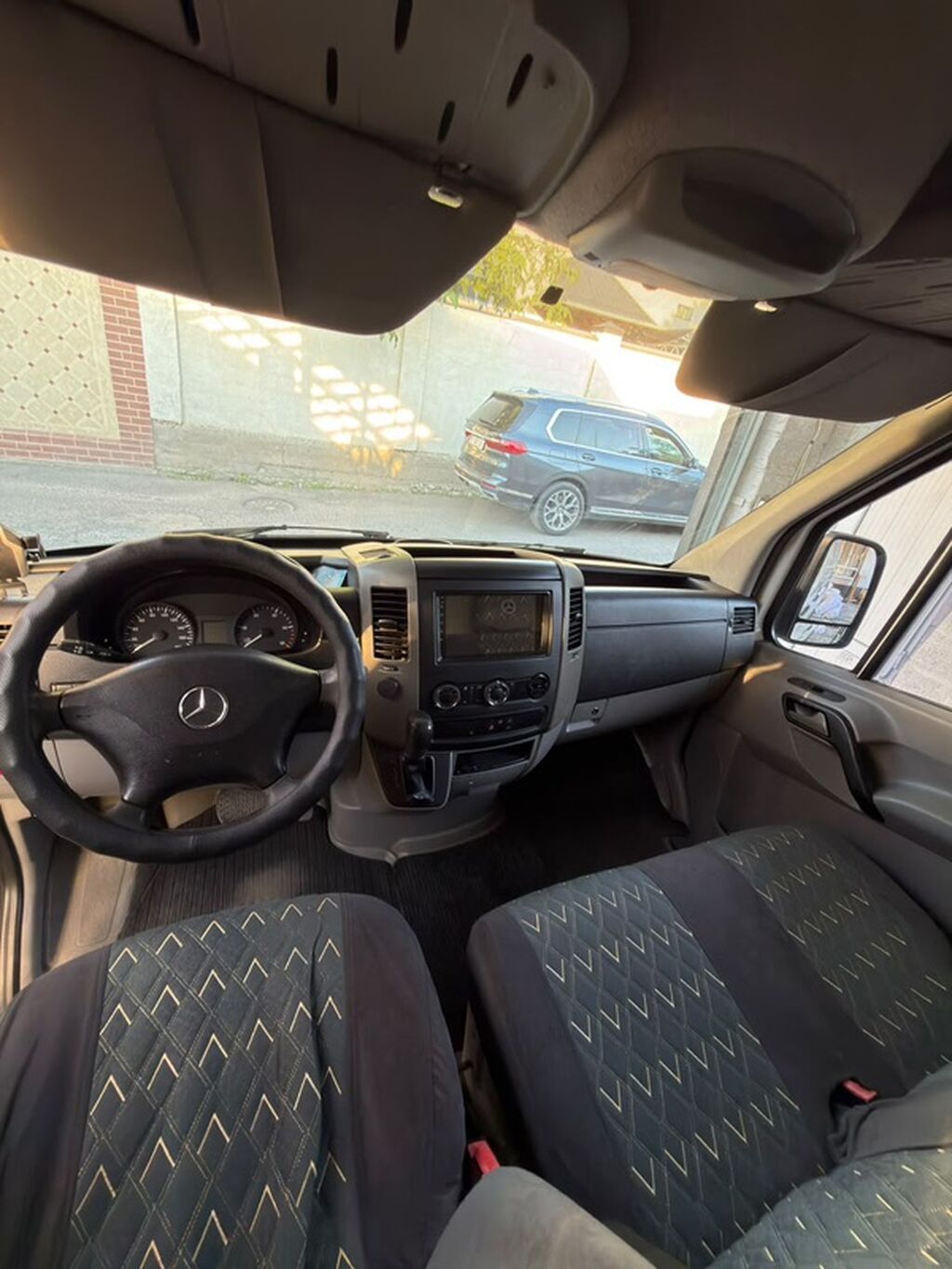 Грузовой фургон Mercedes-Benz Sprinter (короткая база, средняя крыша): фото 7