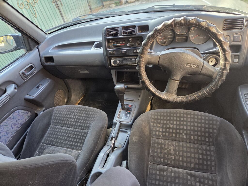 Toyota RAV4: 1994 г., 2 л, Автомат, Бензин, Внедорожник: фото 3