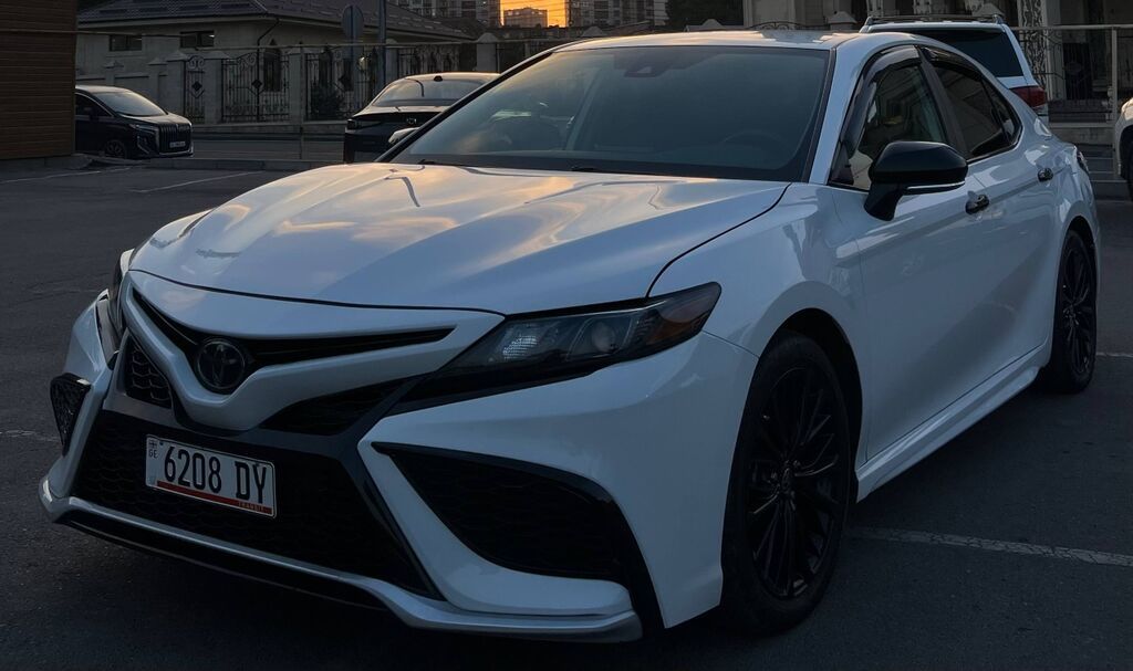 Toyota Camry: 2022 г., 2.5 л, Типтроник, Бензин, Седан: фото 3