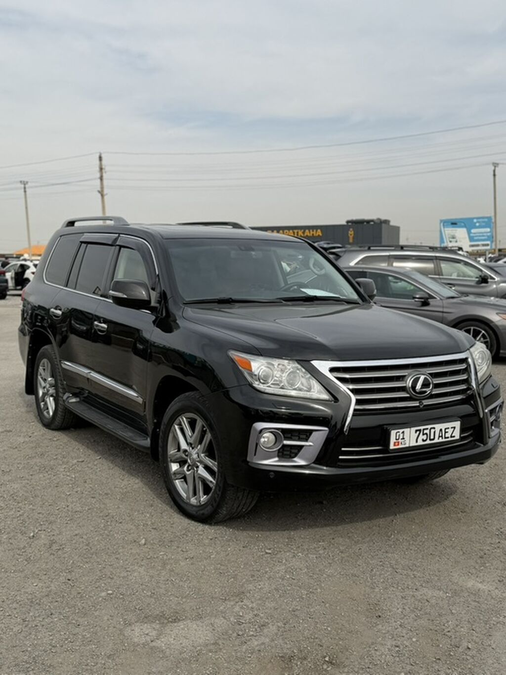 Lexus LX: 2013 г., 5.7 л, Автомат, Бензин, Внедорожник: фото 3