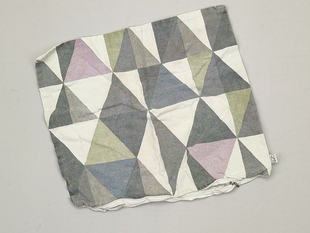 Poszewki: Poszewki 35 x42 stan - Zadowalający, wzór - Geometryczny, kolor - Szary — 1