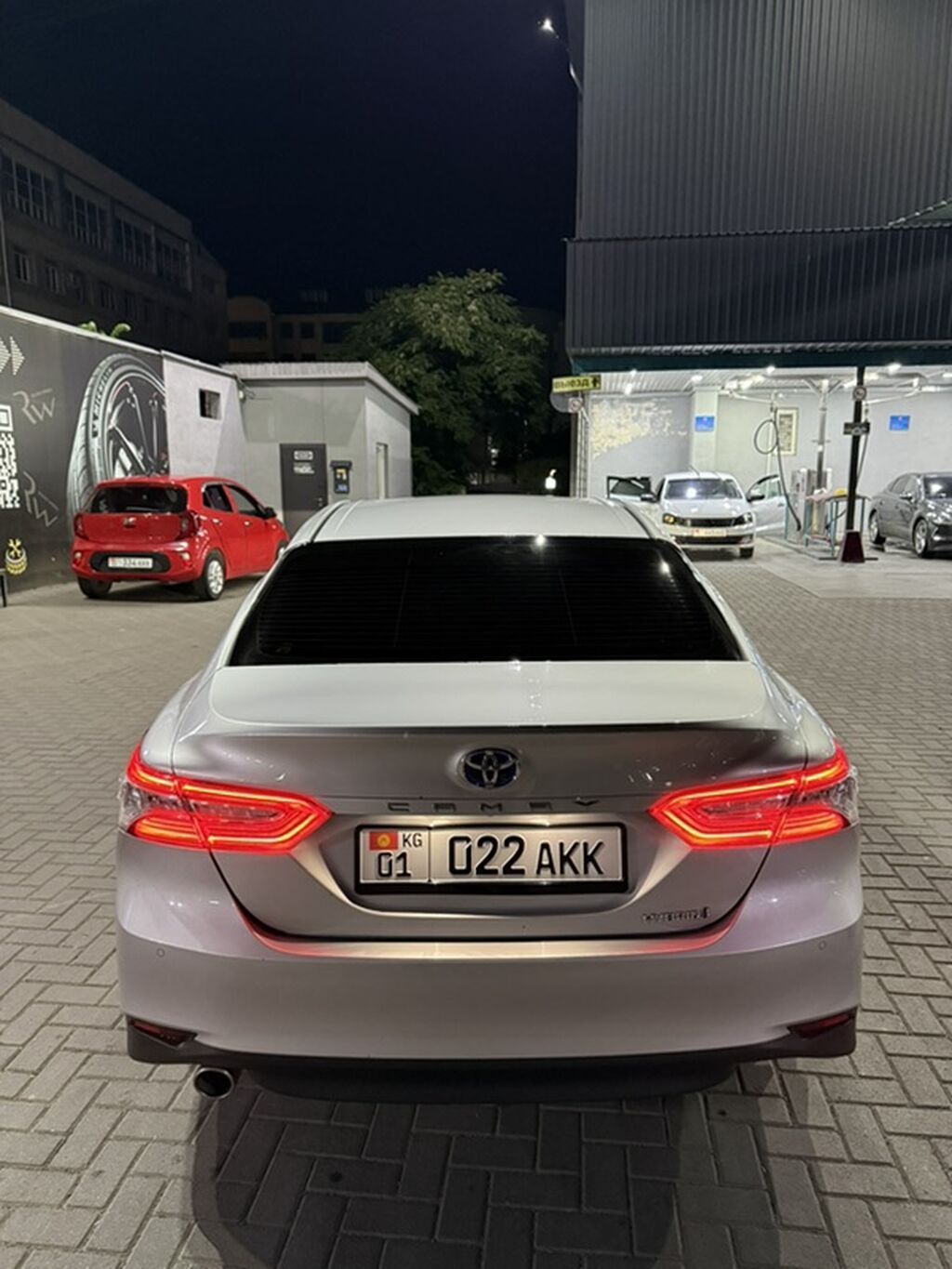 Toyota Camry: 2018 г., 2.5 л, Вариатор, Гибрид, Седан — фото 6
