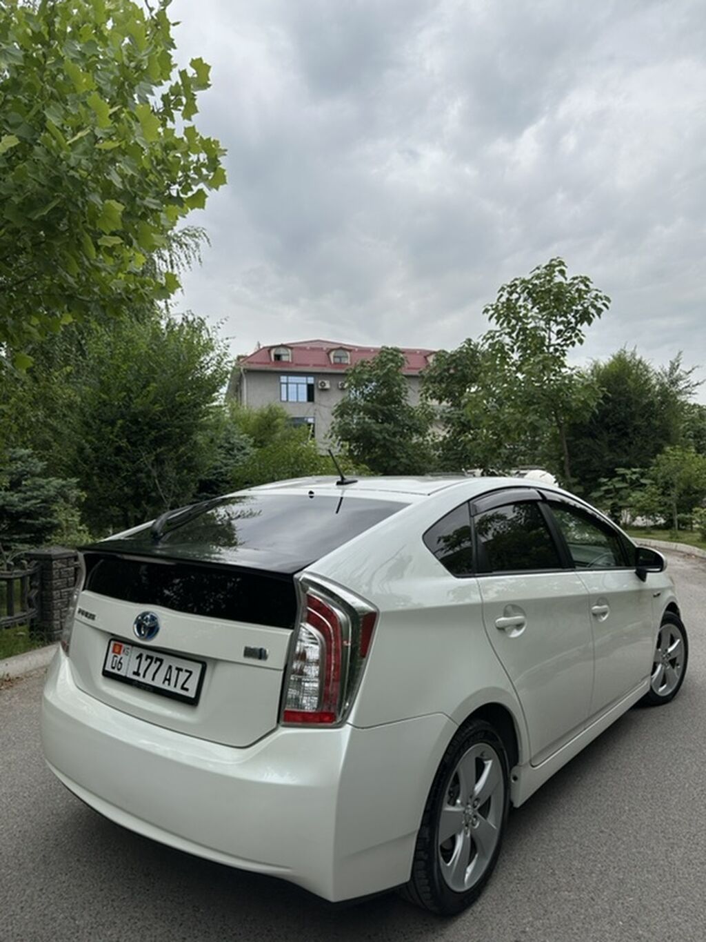 Toyota Prius: 2014 г., 1.8 л, Автомат, Гибрид, Лифтбек: фото 3