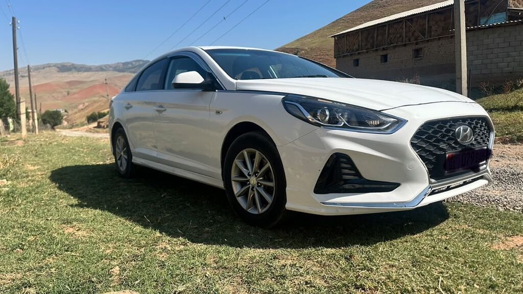 Hyundai Sonata: 2021 г., 2 л, Автомат, Бензин, Седан — фото 2