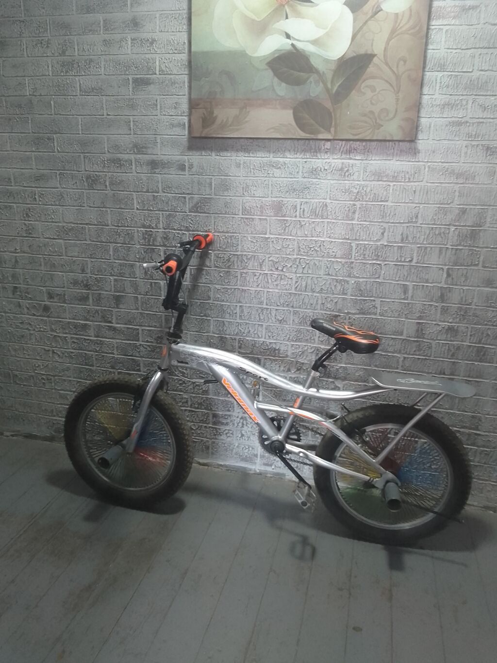 Детский/подростковый велосипед BMX-стиля. Особенности: - Размер колес