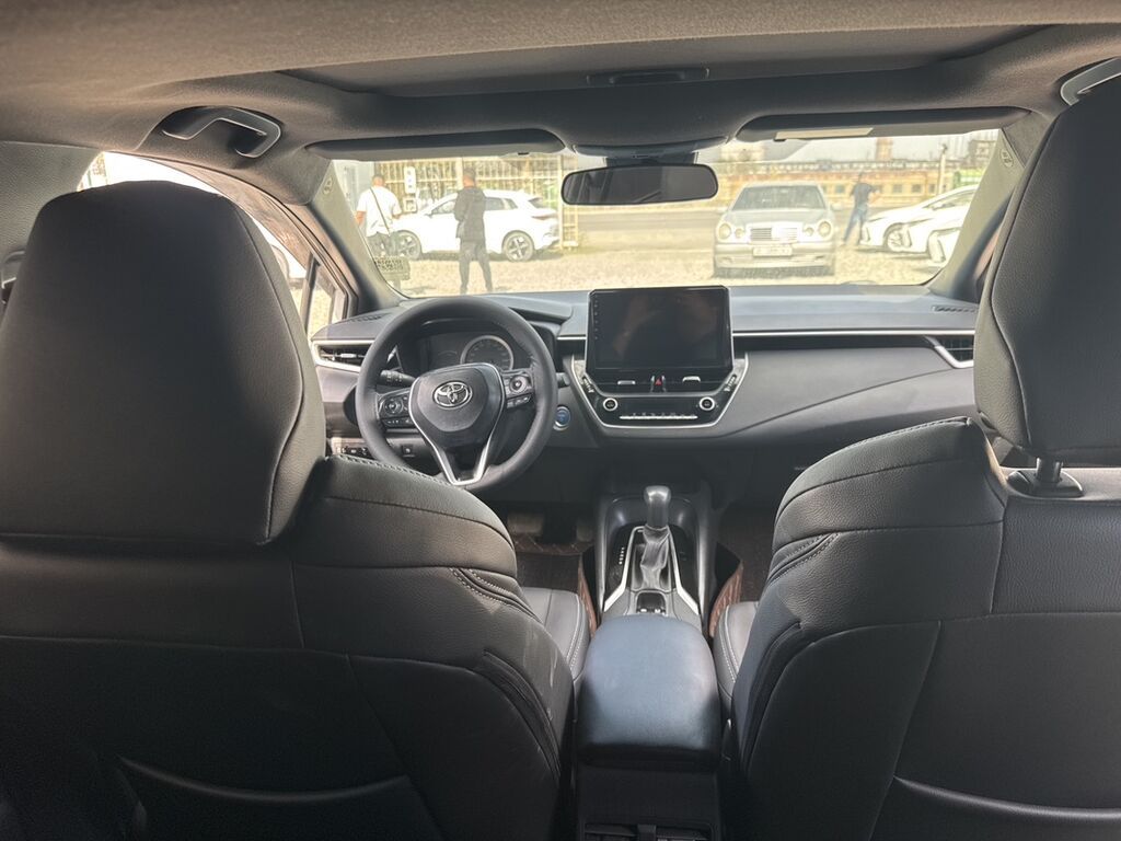 Toyota Corolla: 2019 г., 1.8 л, Вариатор, Гибрид, Седан: фото 3