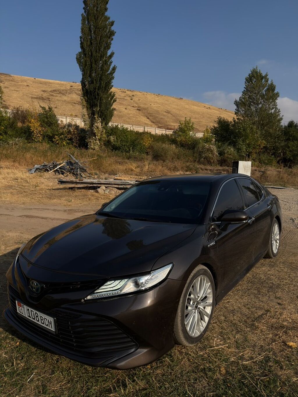 Toyota Camry: 2018 г., Гибрид, Седан: фото 3