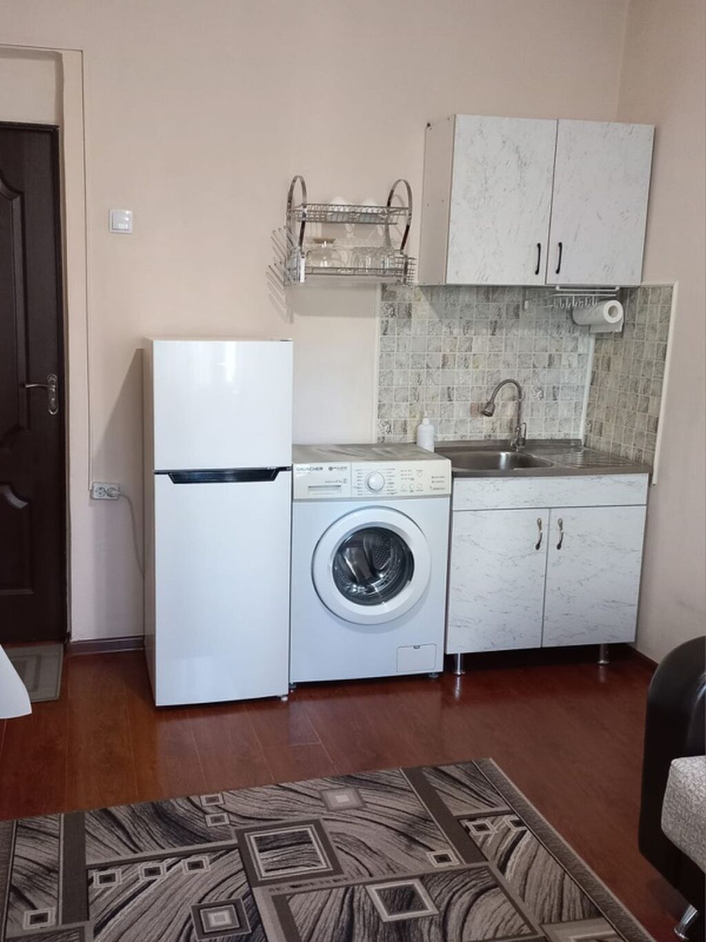 Продаётся комната 14кв с мебелью в центре Пишпека. Общежитие: фото 3