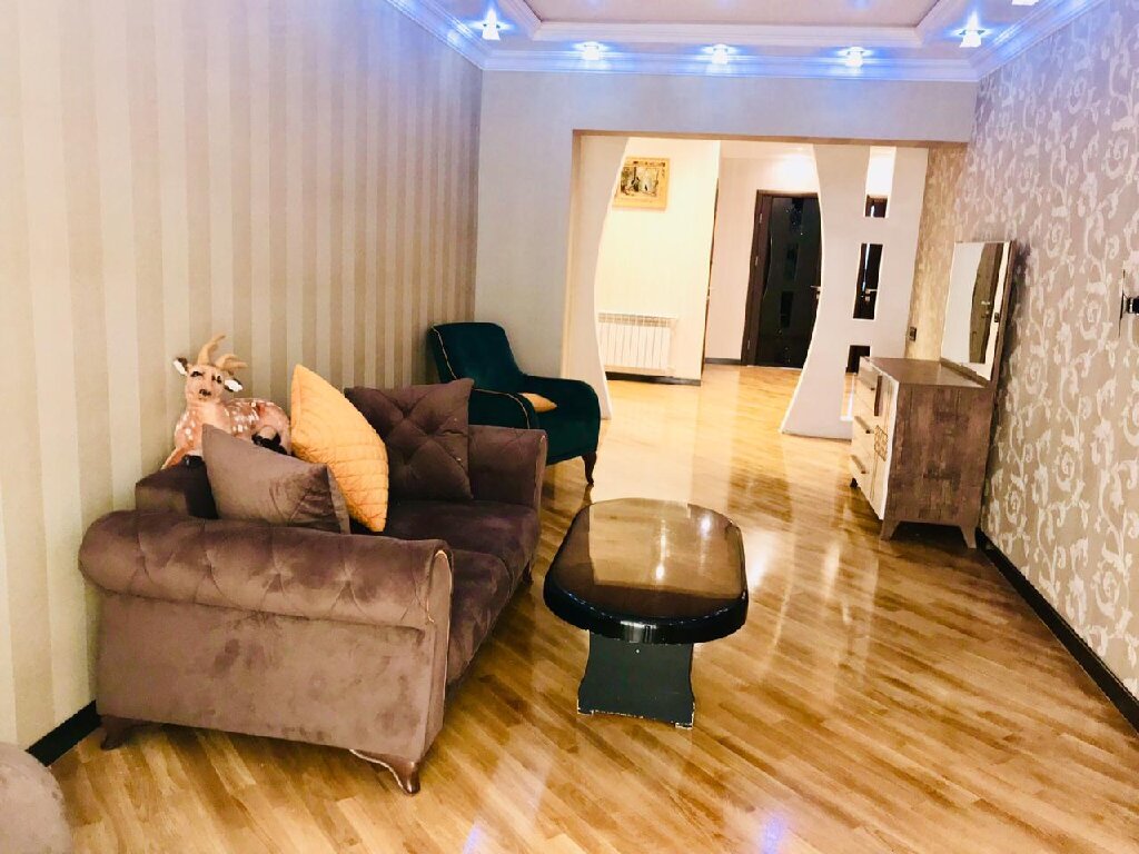 3 комнатная квартира в баку. 3 комнатная квартира в баку. Home kondisener. Квартира в азербайджанском стиле. Баку квартиры.