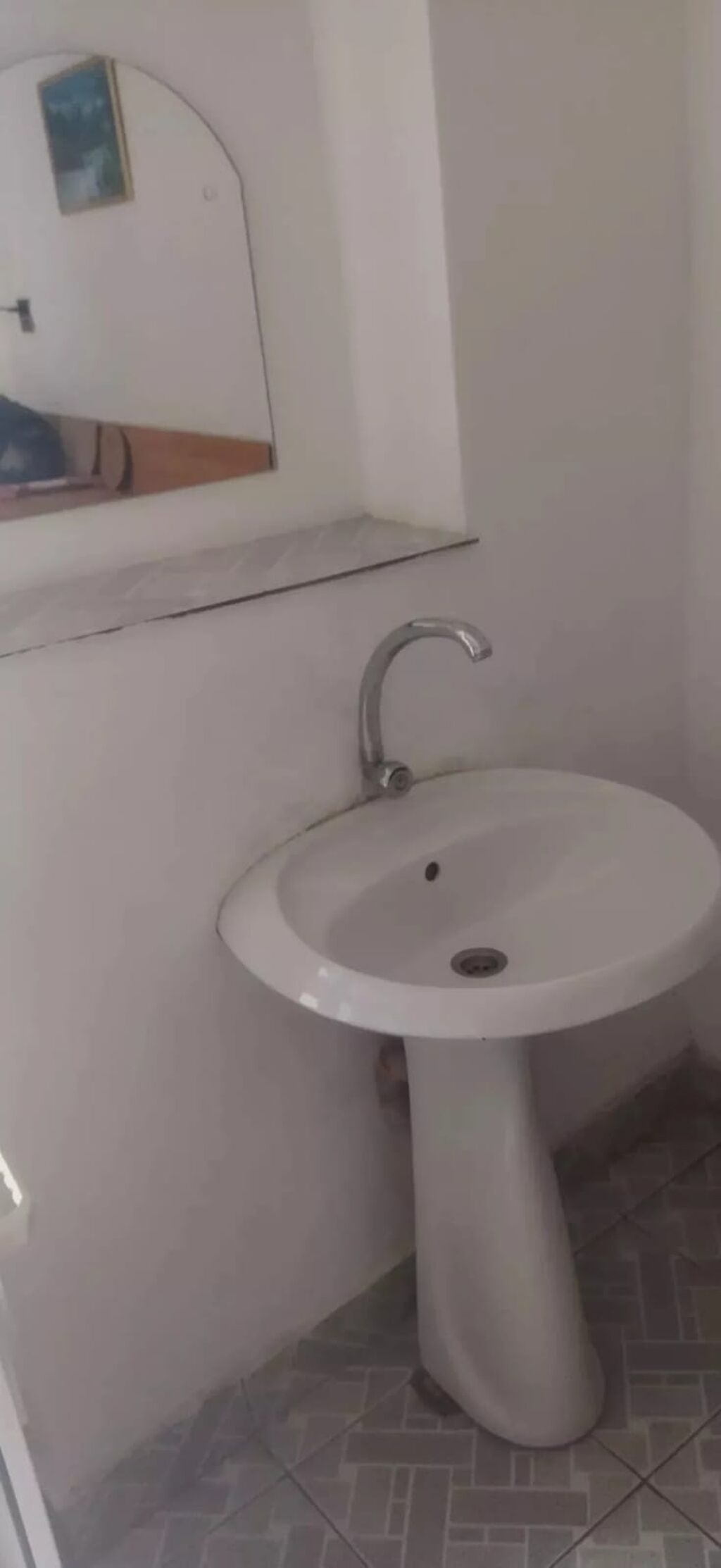 Ağ şəhərə yaxindir su qaz i̇şiq qi̇yməti̇n i̇çi̇ndədi̇r wi̇-fi̇ var