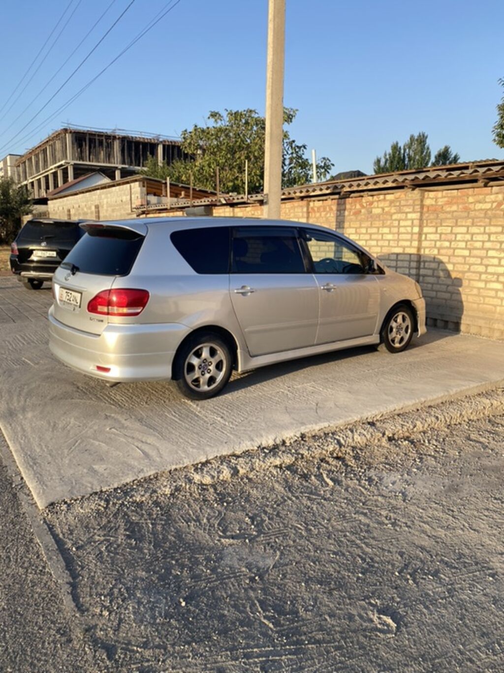 Toyota Ipsum: 2002 г., 2.4 л, Автомат, Бензин, Минивэн: фото 2