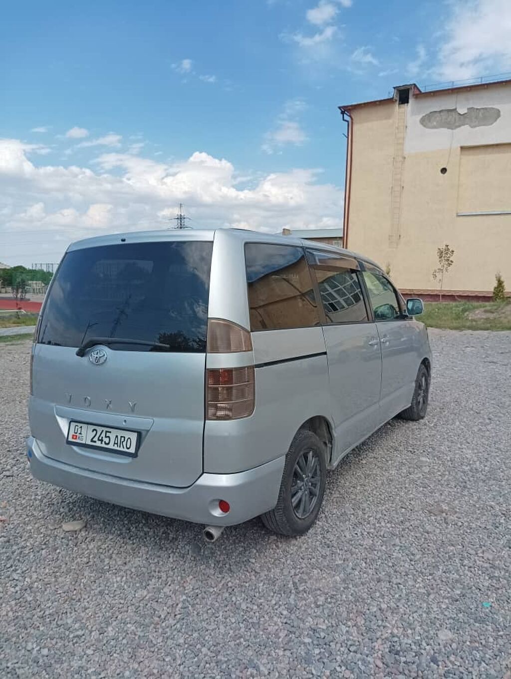 Toyota Voxy: 2003 г., Автомат, Бензин, Минивэн: фото 2