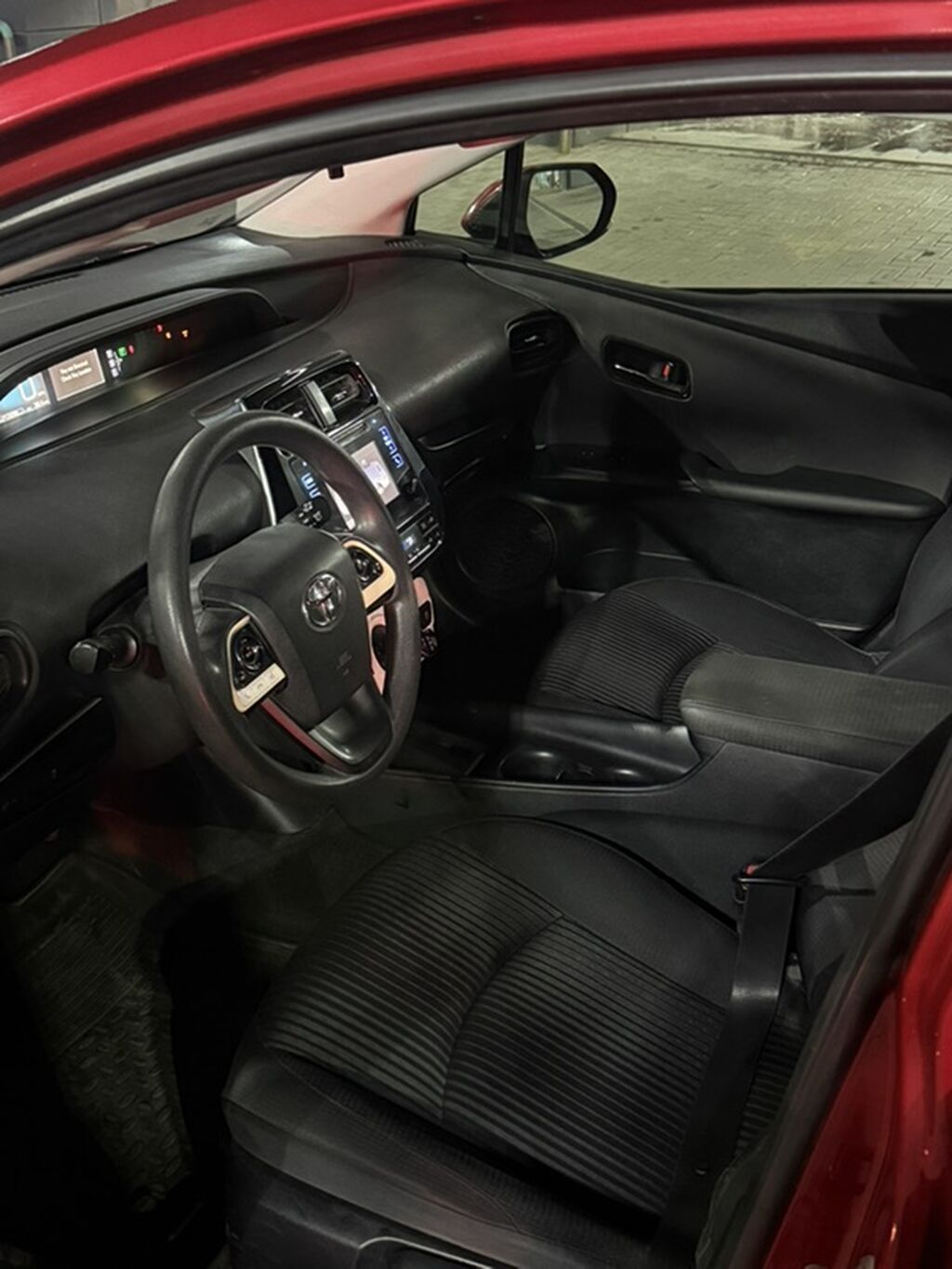 Toyota Prius: 2016 г., 1.8 л, Вариатор, Гибрид, Лифтбек: фото 5