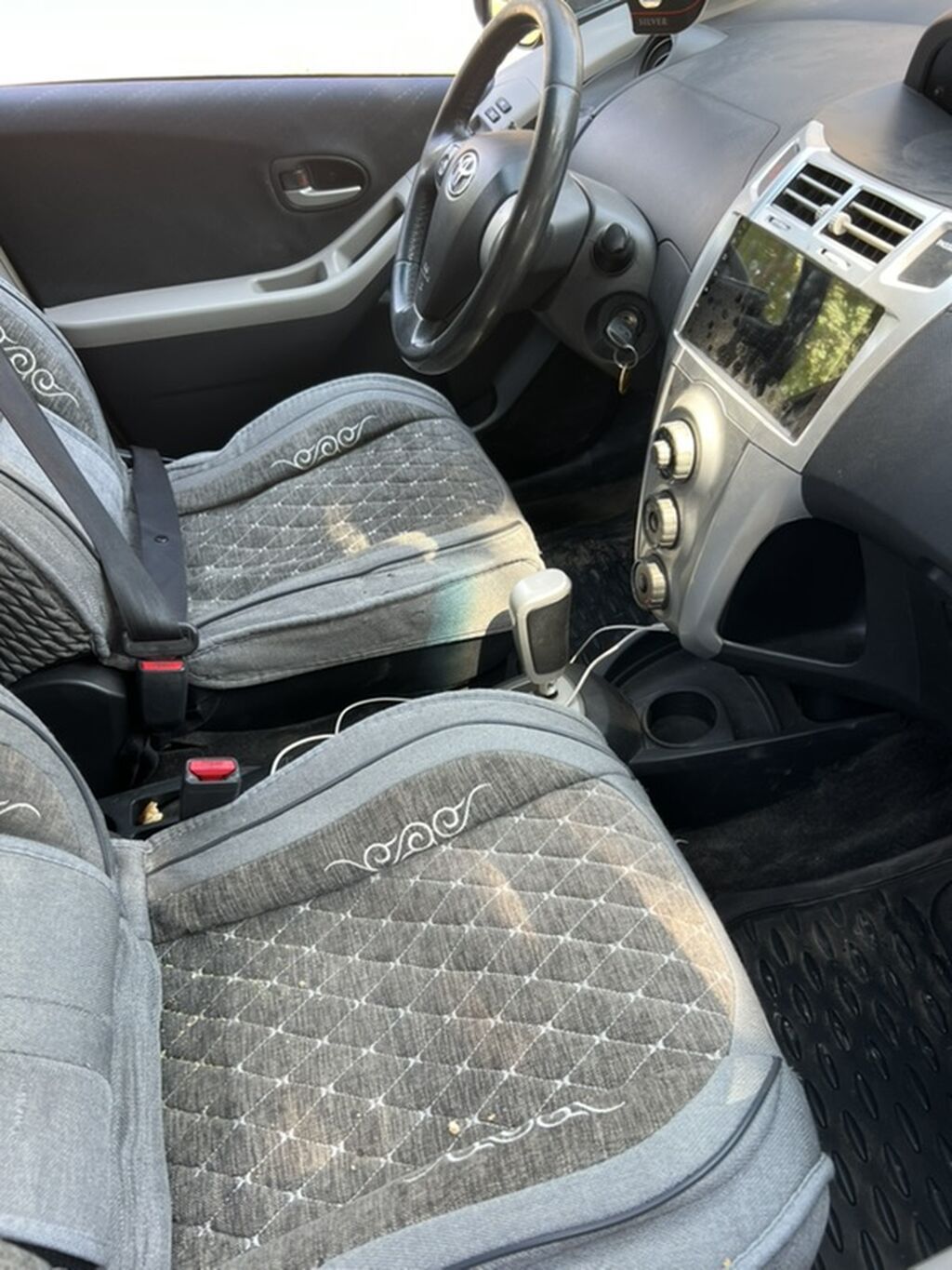 Toyota Yaris: 2010 г., 1.3 л, Автомат, Бензин, Хэтчбэк: фото 4