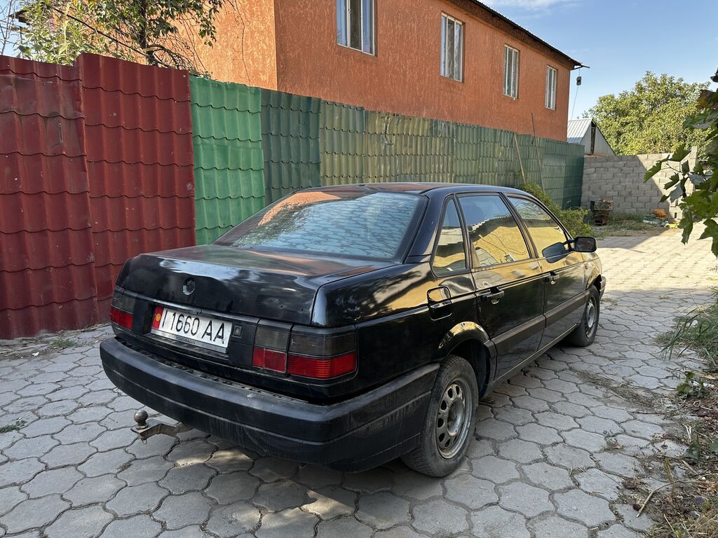Volkswagen Passat: 1992 г., 2 л, Механика, Бензин, Седан: фото 5