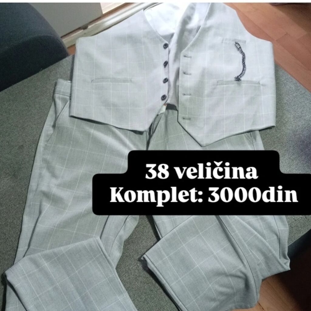 Odela: Svetlosivi muški komplet – prsluk i pantalone u istoj tkanini sa