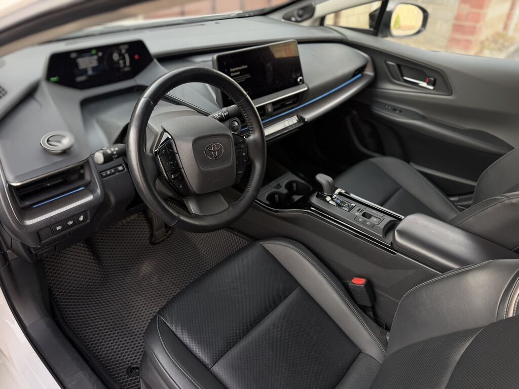 Toyota Prius: 2023 г., 2 л, Автомат, Гибрид, Лифтбек: фото 7