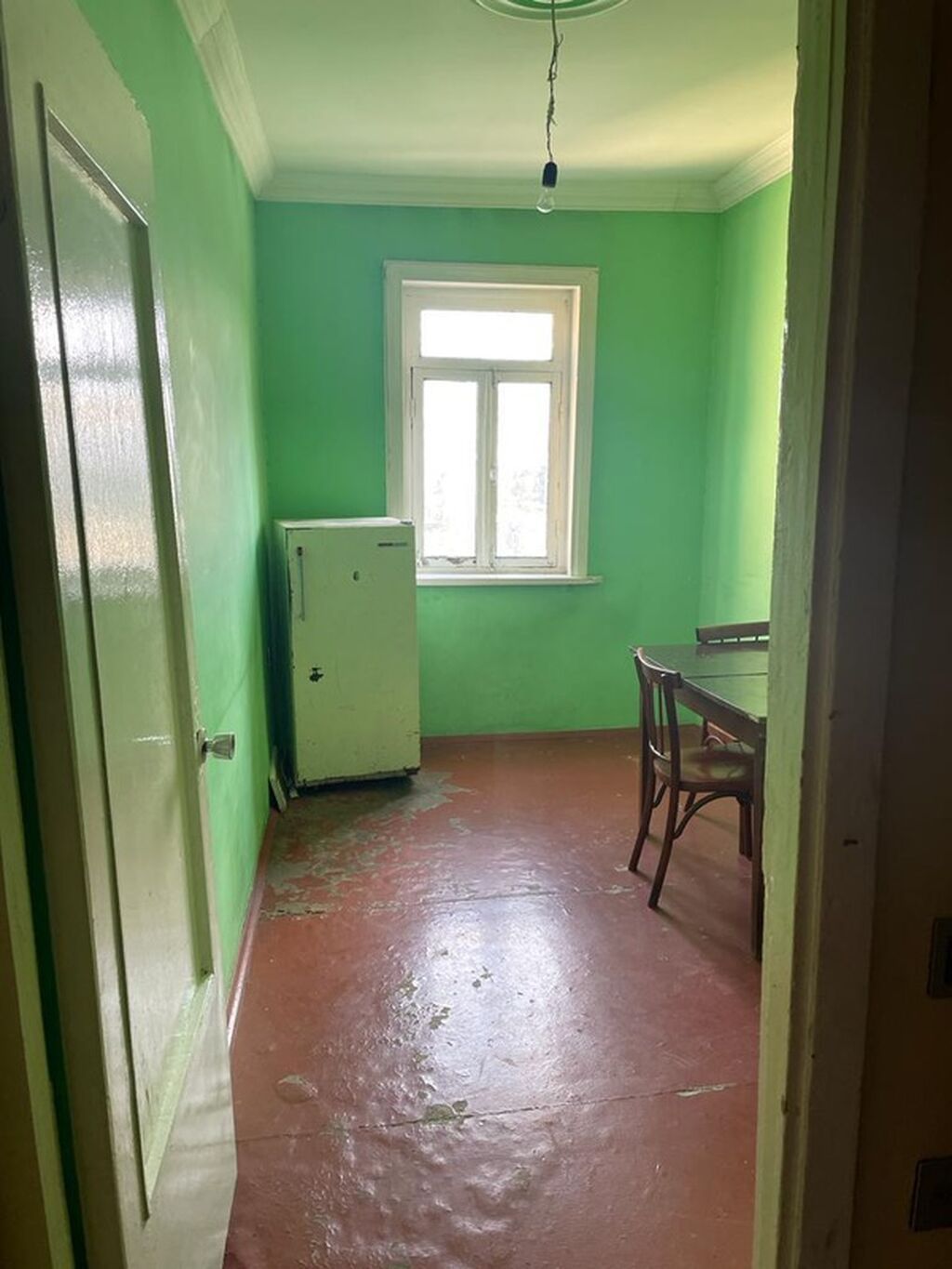 Kirayə üçün otaq - Geniş və işıqlı otaqlar: Böyük pəncərələr gün boyu
