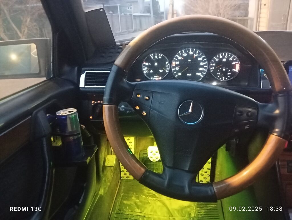 Mercedes-Benz W124: 1991 г., 2.3 л, Механика, Бензин, Седан — фото 6