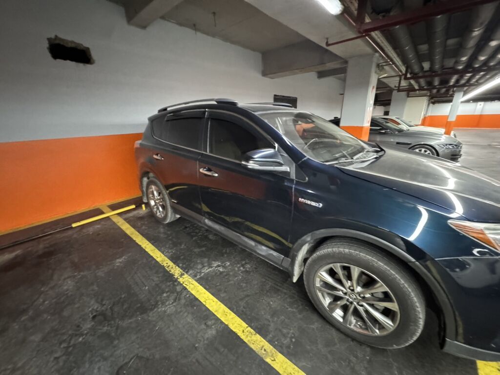 Toyota RAV4: 2018 г., 2.5 л, Автомат, Гибрид, Кроссовер: фото 3