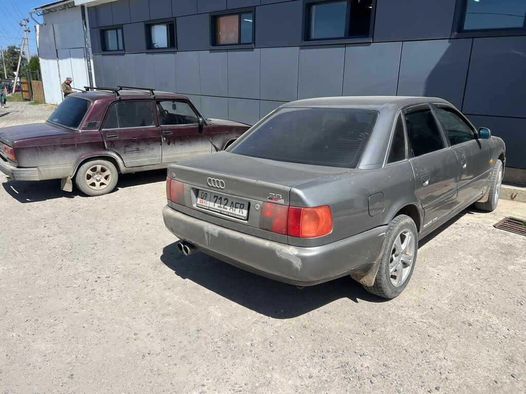 Audi A6: 1992 г., 2.6 л, Механика, Бензин, Седан: фото 6