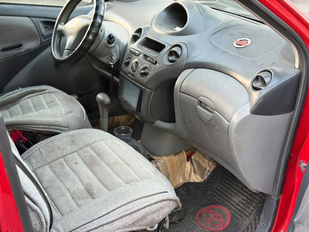 Toyota Echo: 1999 г., 1.5 л, Вариатор, Бензин, Седан: фото 7