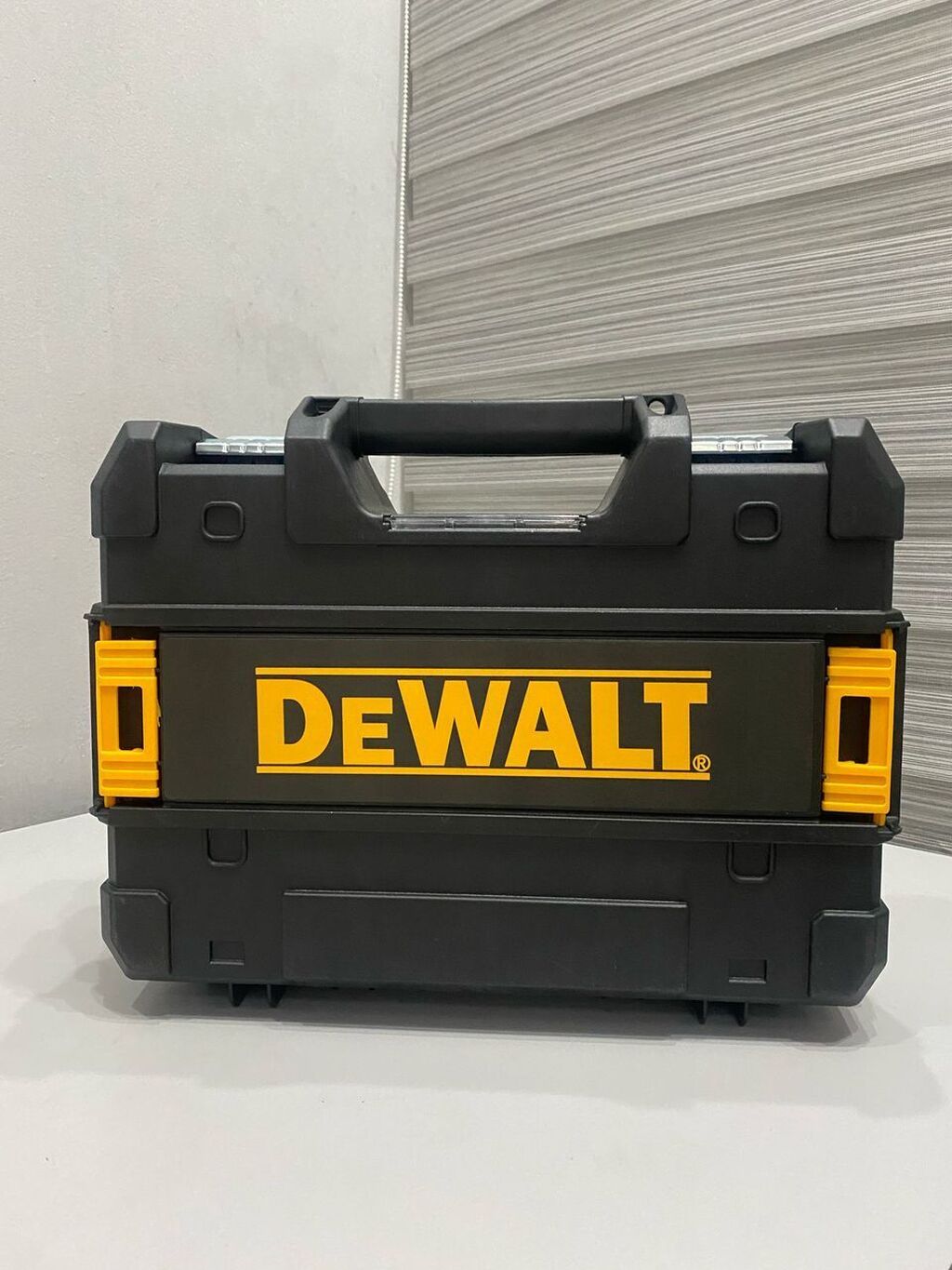 Лазерный уровень DeWalt с зеленым лучом, обеспечивающим хорошую — фото 4