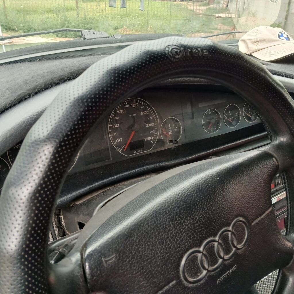 Audi A6: 1996 г., 2.6 л, Механика, Бензин, Седан: фото 3