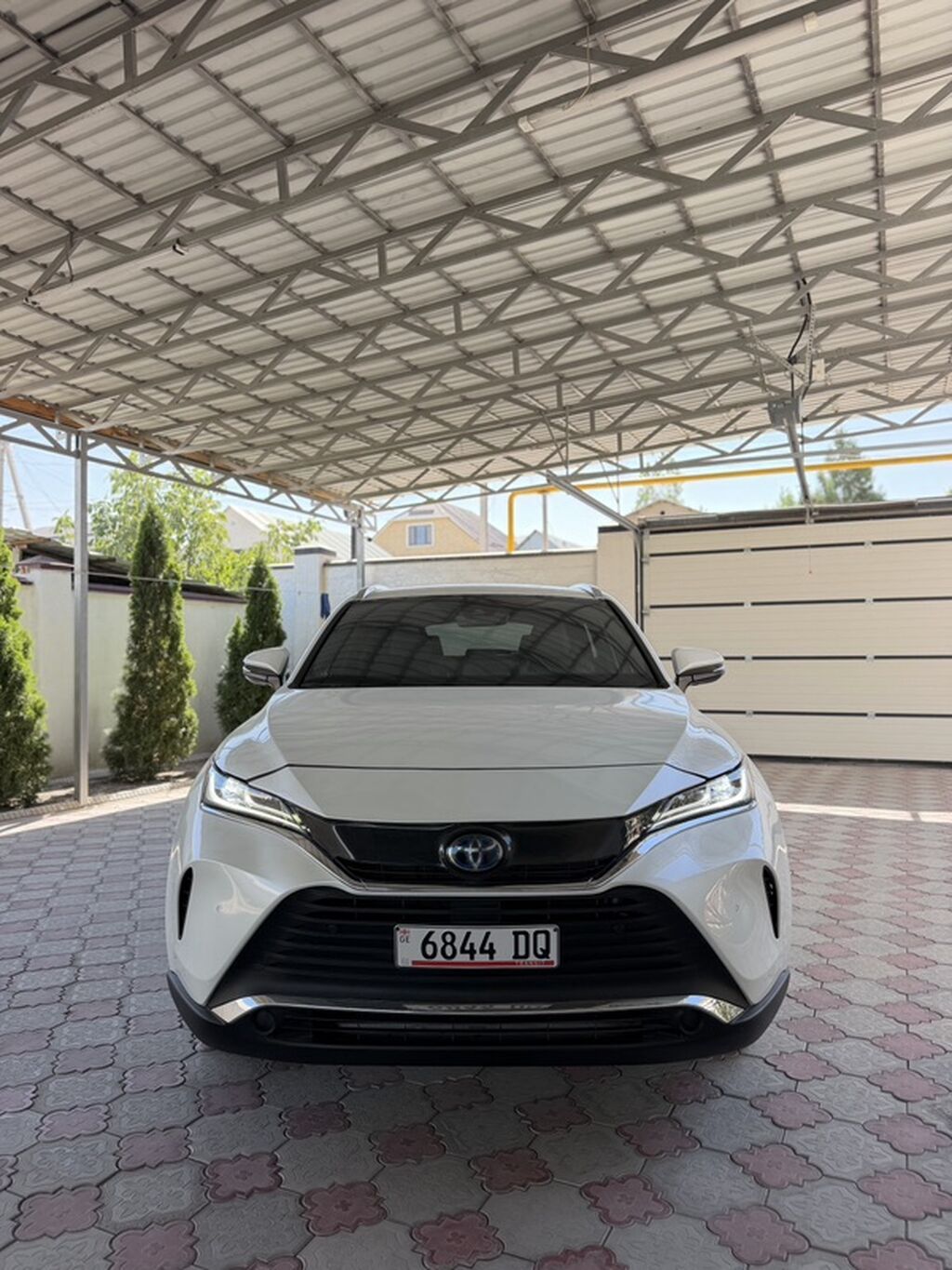 Toyota Venza: 2021 г., 2.5 л, Автомат, Гибрид, Кроссовер: фото 3