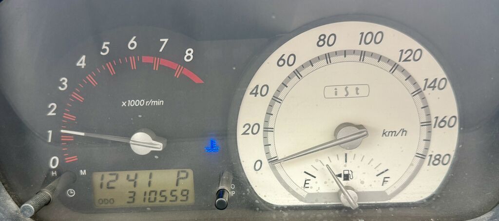 Toyota Ist: 2002 г., 1.5 л, Автомат, Бензин, Хэтчбэк: фото 5