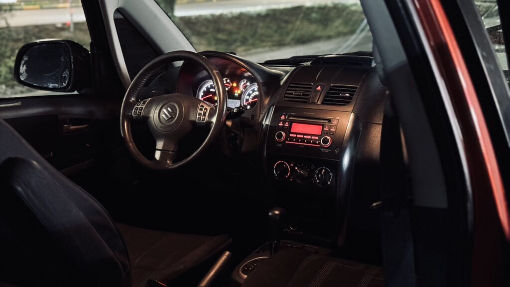 Suzuki SX4: 2011 г., 2 л, Автомат, Бензин, Хэтчбэк: фото 3