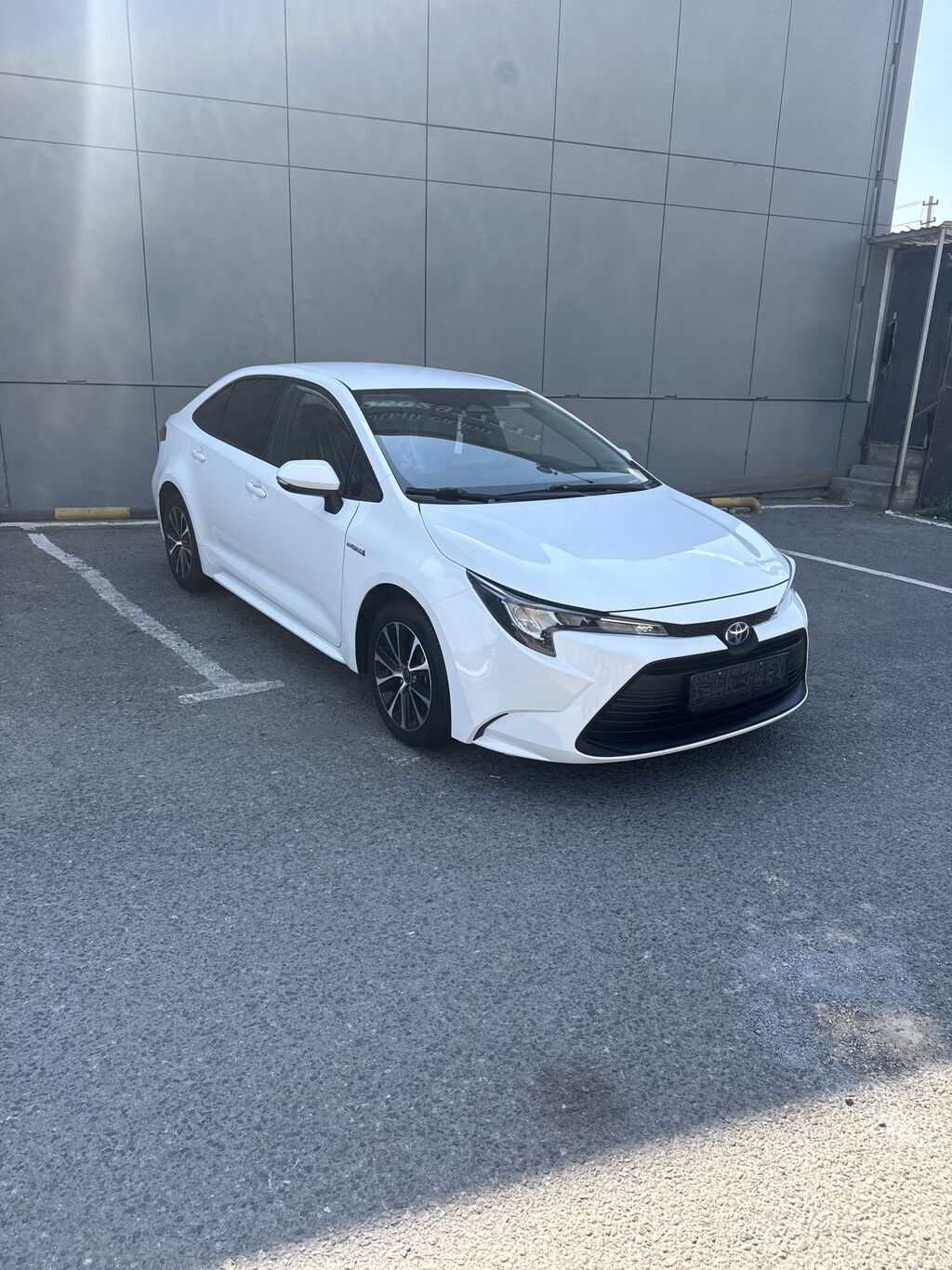 Toyota Corolla: 2023 г., 1.8 л, Гибрид, Седан: фото 3