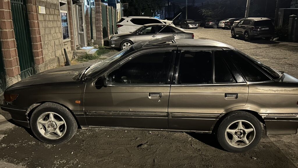 Mitsubishi Lancer: 1991 г., 1.5 л, Механика, Бензин: фото 5
