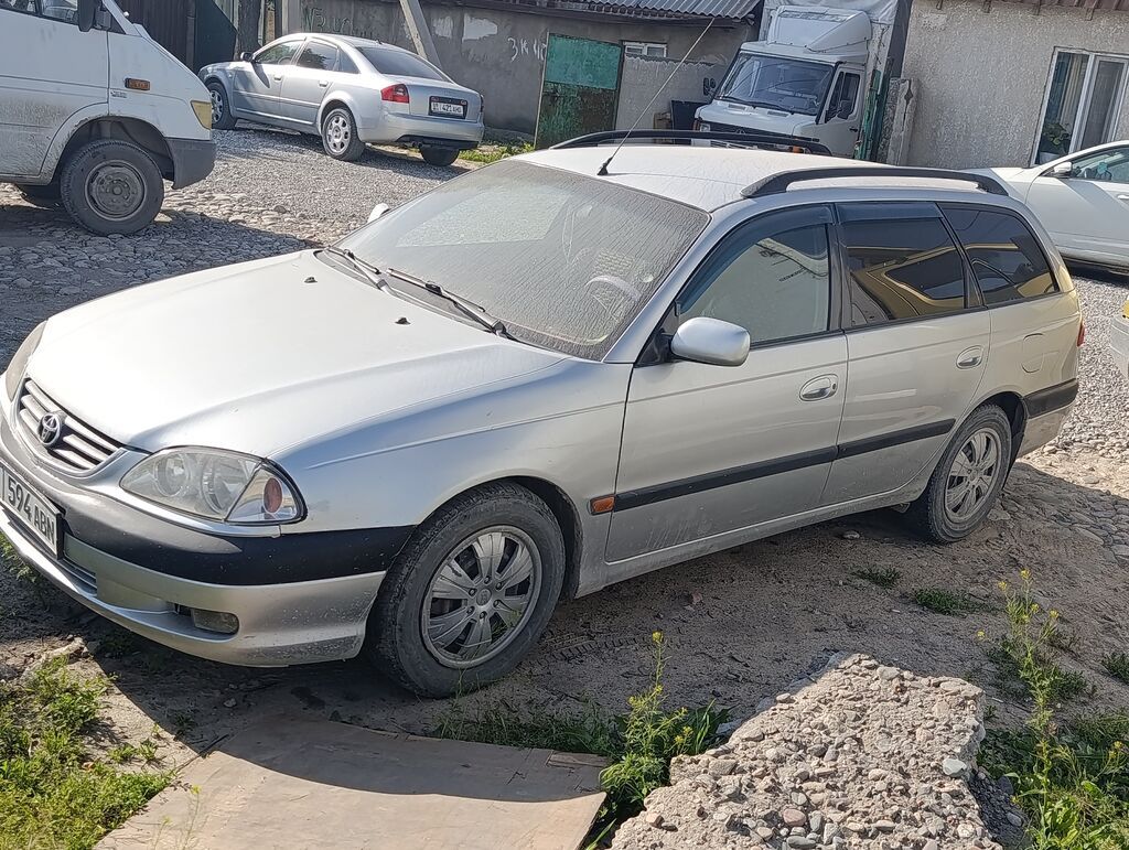 Toyota Avensis: 2001 г., 2 л, Механика, Бензин, Универсал: фото 4