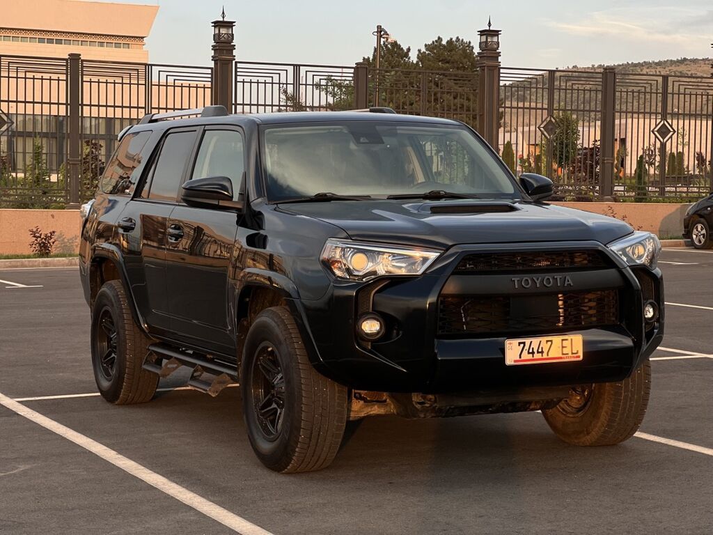 Toyota 4Runner: 2020 г., 4 л, Автомат, Бензин, Внедорожник: фото 2
