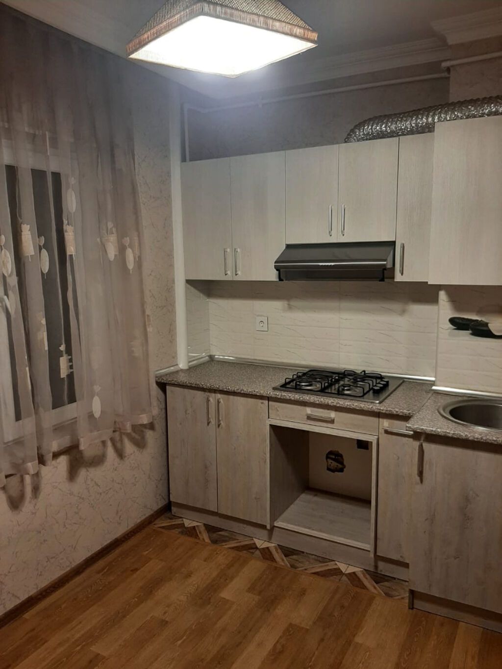 Bakı, 4 otaqlı, Köhnə tikili, m. Xətai, 100 kv. m