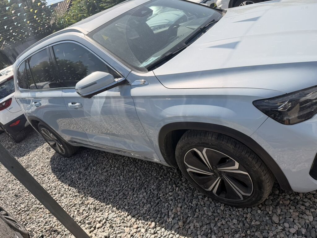 Geely Atlas Pro: 2023 г., 1.5 л, Автомат, Гибрид, Кроссовер: фото 3