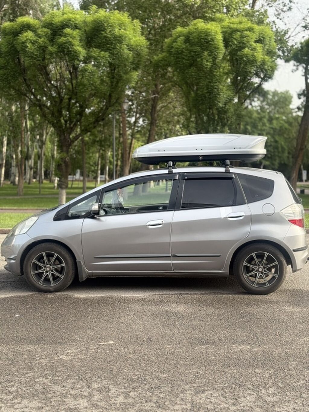 Honda Jazz: 2009 г., 1.3 л, Автомат, Бензин, Хэтчбэк: фото 4