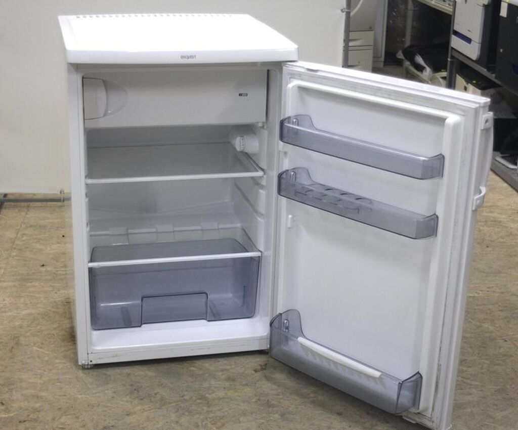 Холодильники б у частных. Маленький холодильник. Холодильник б/у. Бэушные холодильники маленькие. Бэушный холодильник маленький.