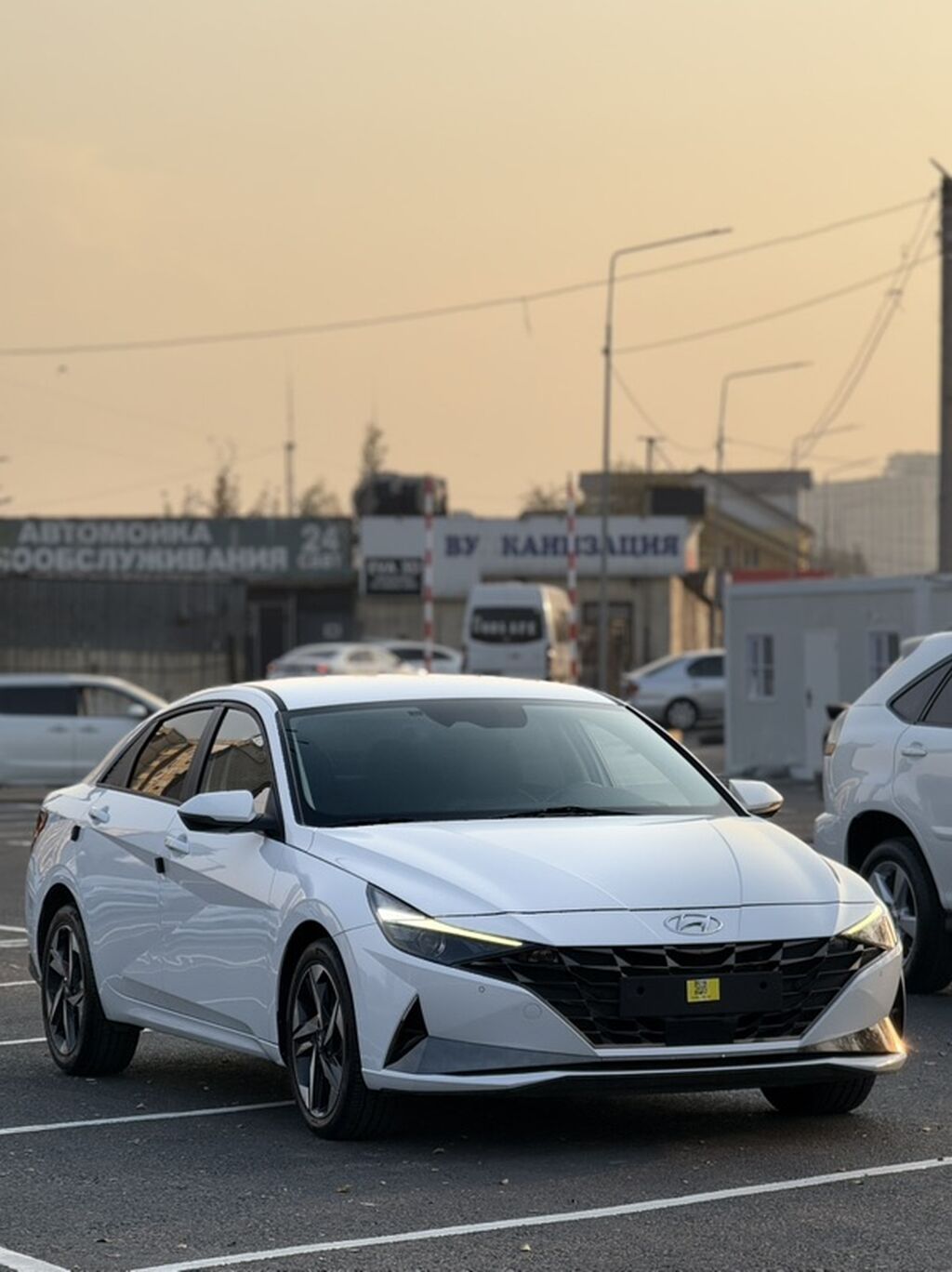 Hyundai Elantra: 2022 г., 1.6 л, Вариатор, Гибрид, Седан: фото 1