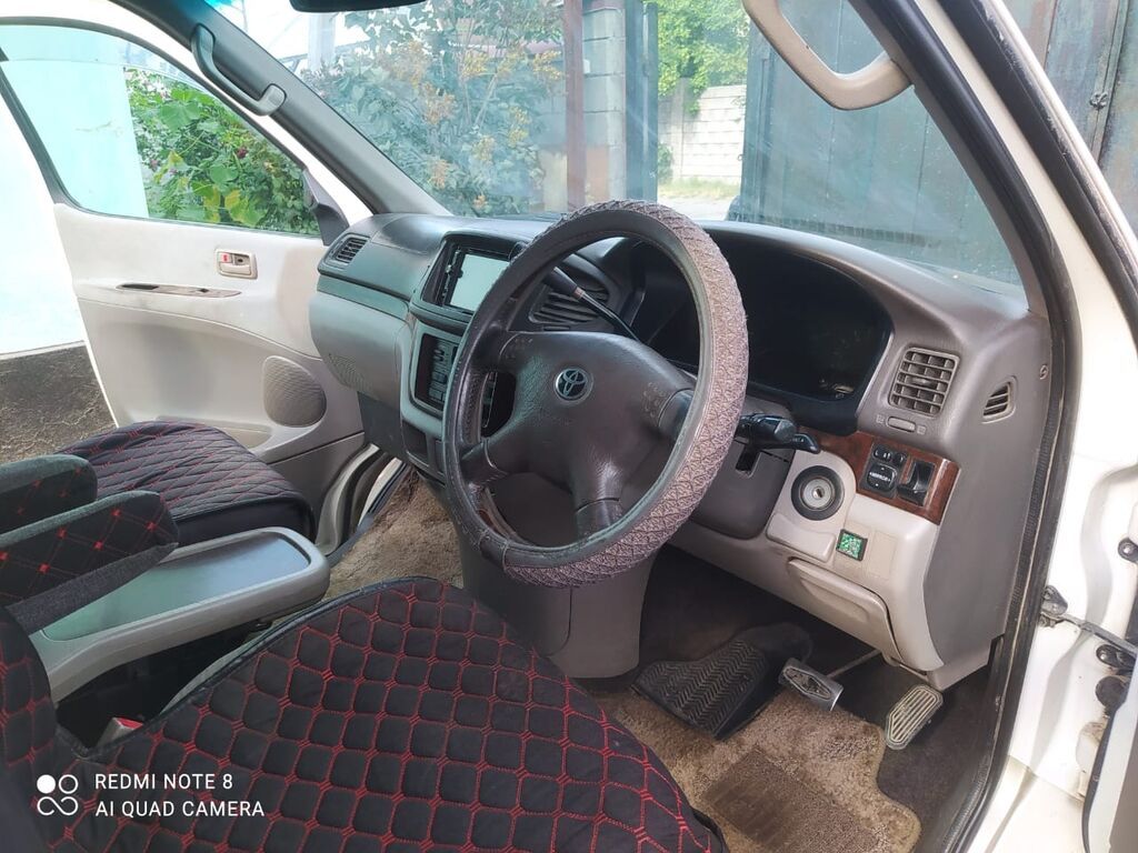 Toyota Regius 2000 г., 2.7 л, автомат, газ: фото 6