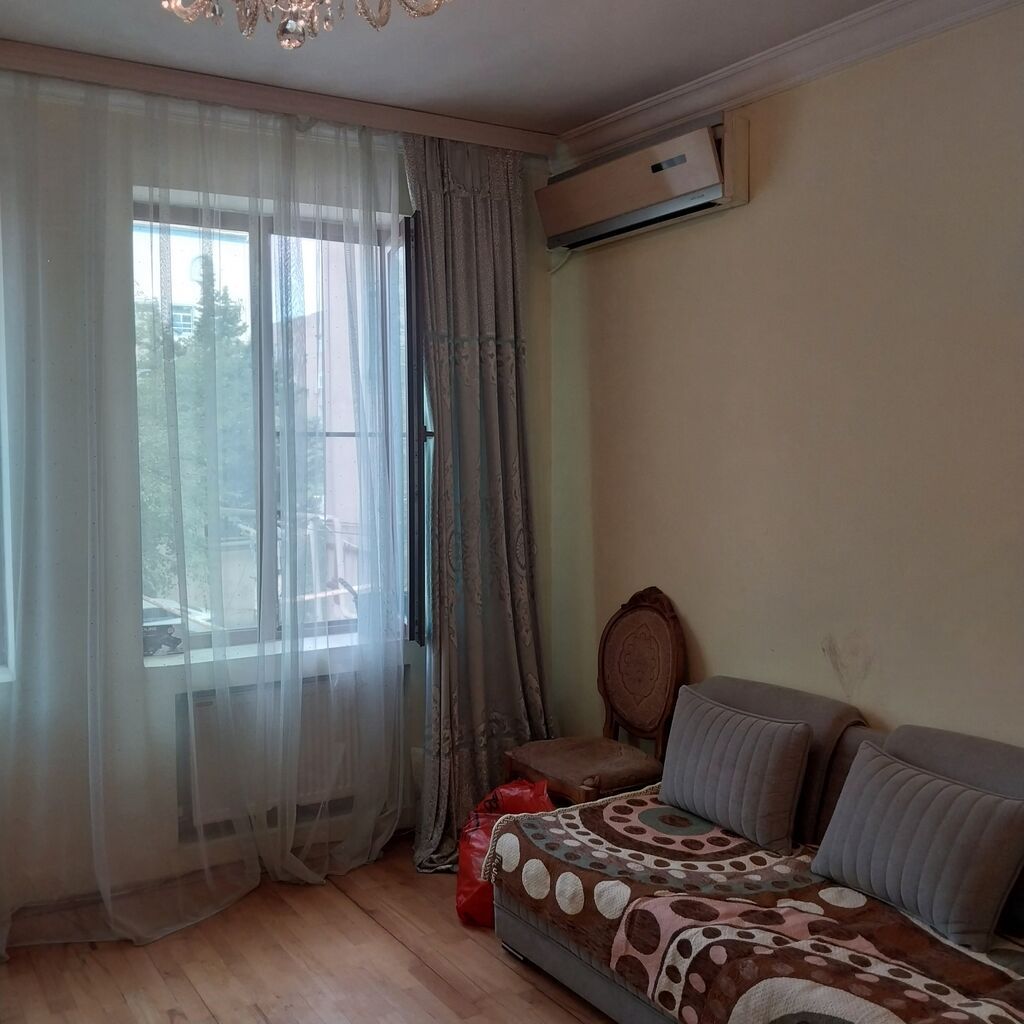 Bakıxanov qəs. 4 otaqlı, 200 kv. m, Orta təmir