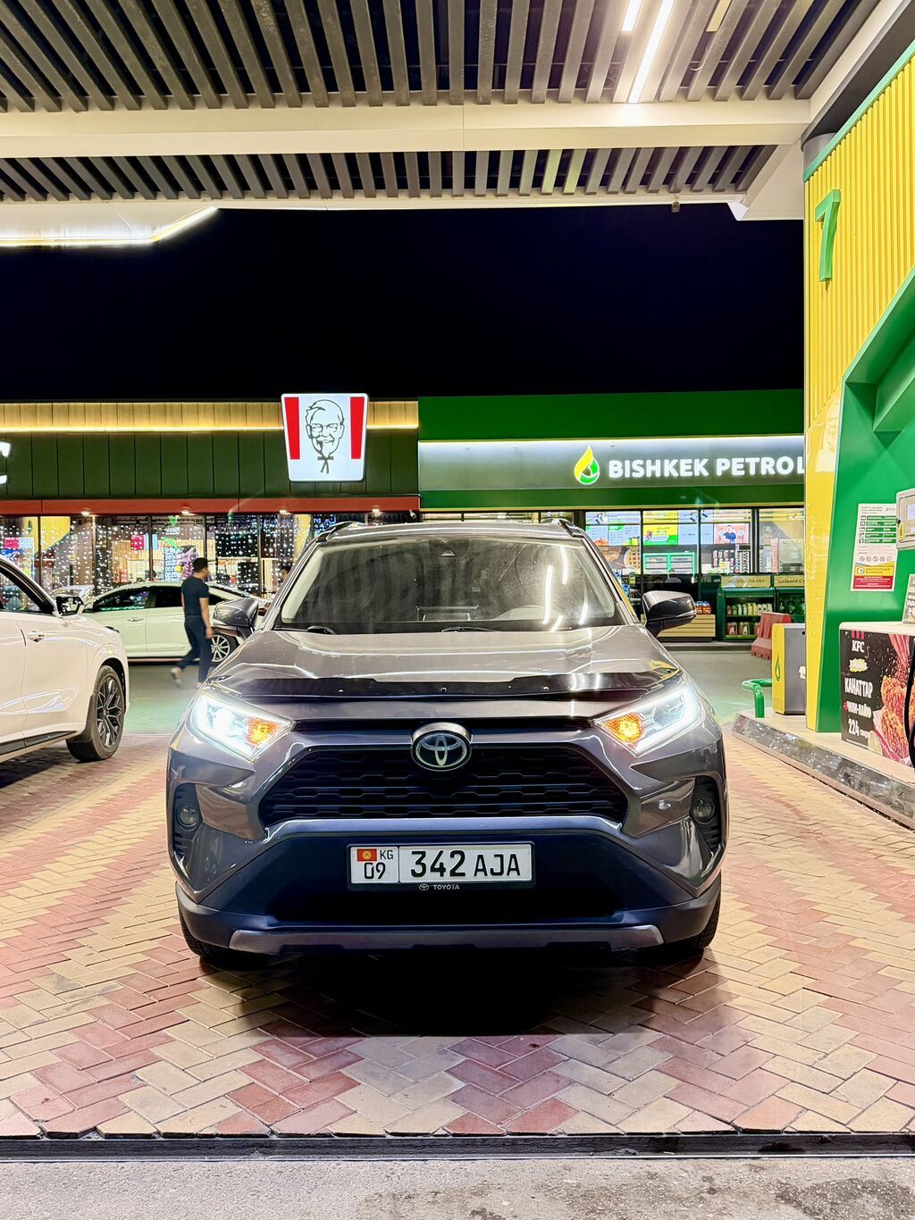 Toyota RAV4: 2019 г., 2.5 л, Бензин, Кроссовер: фото 3